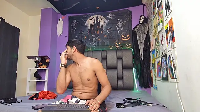 ashtoncooperr online show from October 2025 06:14:02 PM