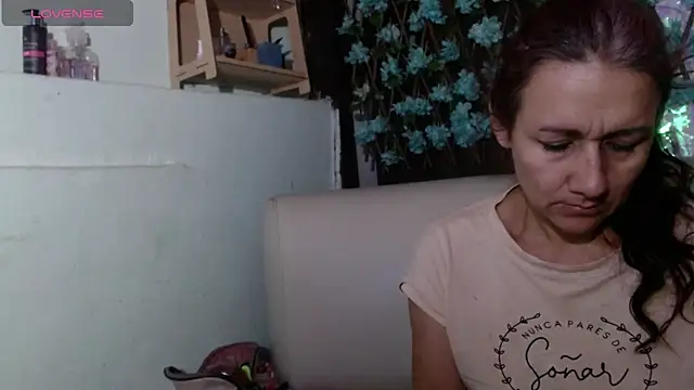 Snapshot of darling_hott chatting on July 2026 08:34:01 AM darling hott online show from July 2026 08:34:01 AM
