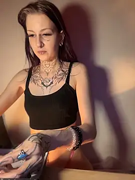 Snapshot of Seductively4_20 chatting on April 2026 04:06:02 AM Seductively4 20 online show from April 2026 04:06:02 AM