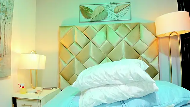 Snapshot of DanniaKross chatting on September 2025 09:25:02 AM DanniaKross online show from September 2025 09:25:02 AM