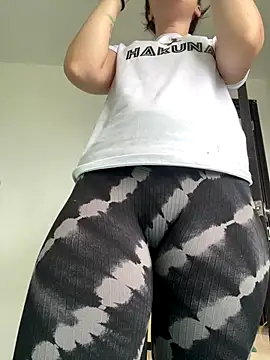 Megan colsom online show from October 2025 05:35:01 PM