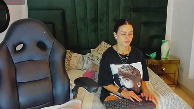 Snapshot of valerieMattson chatting on October 2025 03:02:01 PM valerieMattson online show from October 2025 03:02:01 PM