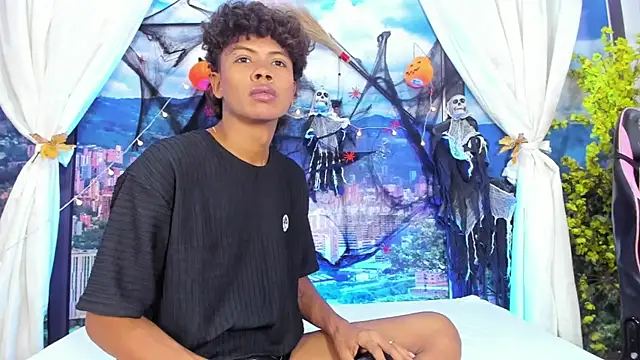 Snapshot of MilthonDelis chatting on October 2025 03:29:02 AM MilthonDelis online show from October 2025 03:29:02 AM