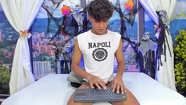 Snapshot of MilthonDelis chatting on October 2025 03:03:02 AM MilthonDelis online show from October 2025 03:03:02 AM