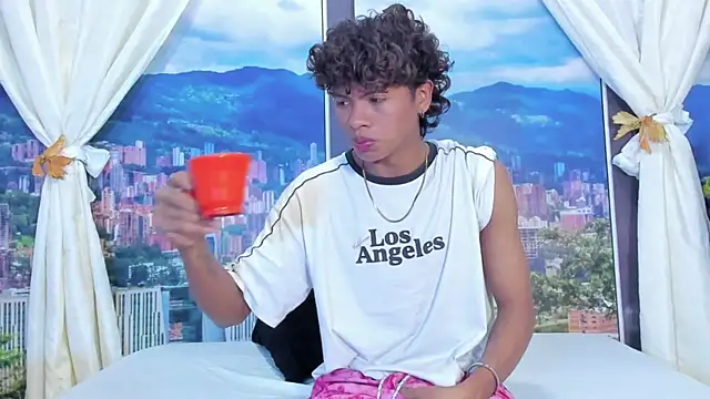 Snapshot of MilthonDelis chatting on November 2025 03:06:02 AM MilthonDelis online show from November 2025 03:06:02 AM