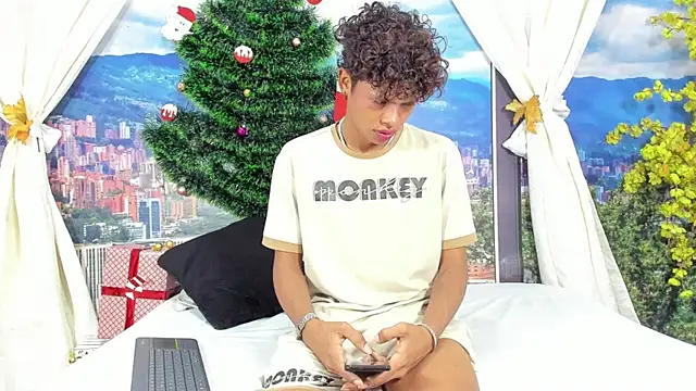 Snapshot of MilthonDelis chatting on November 2025 03:23:02 AM MilthonDelis online show from November 2025 03:23:02 AM