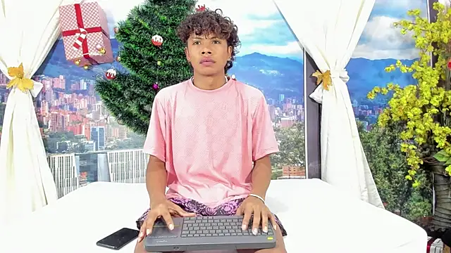 Snapshot of MilthonDelis chatting on November 2025 04:12:01 AM MilthonDelis online show from November 2025 04:12:01 AM