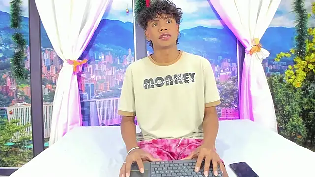 Snapshot of MilthonDelis chatting on December 2025 02:20:01 AM MilthonDelis online show from December 2025 02:20:01 AM