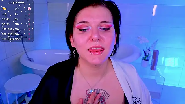 Snapshot of bluelunaray chatting on November 2025 10:25:02 AM bluelunaray online show from November 2025 10:25:02 AM