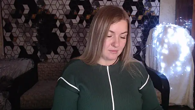 NikaSkylink online show from November 2025 08:11:01 PM