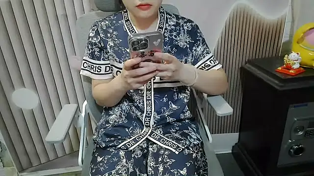 Emachiii online show from September 2025 12:47:02 AM