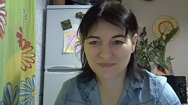 Krystal 82 online show from November 2025 07:41:02 PM