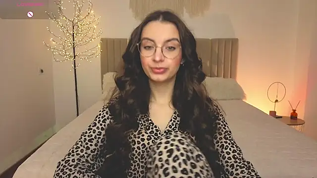 Snapshot of Real_cutie1 chatting on April 2026 01:01:01 PM Real cutie1 online show from April 2026 01:01:01 PM
