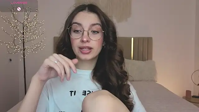 Snapshot of Real_cutie1 chatting on April 2026 12:47:01 PM Real cutie1 online show from April 2026 12:47:01 PM