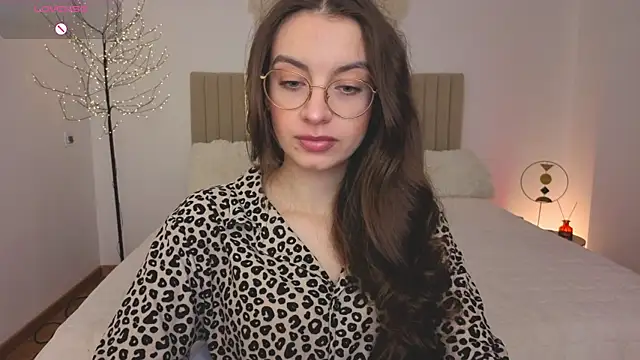 Snapshot of Real_cutie1 chatting on April 2026 01:06:01 PM Real cutie1 online show from April 2026 01:06:01 PM