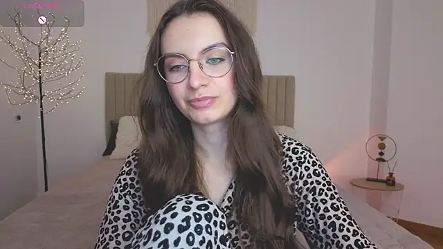 Snapshot of Real_cutie1 chatting on May 2026 04:04:02 PM Real cutie1 online show from May 2026 04:04:02 PM