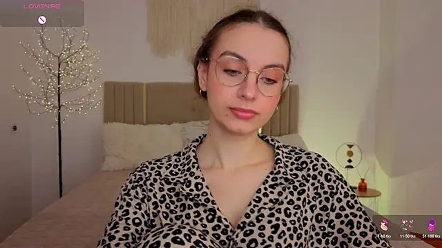 Snapshot of Real_cutie1 chatting on May 2026 12:44:01 PM Real cutie1 online show from May 2026 12:44:01 PM