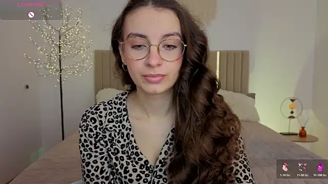 Snapshot of Real_cutie1 chatting on May 2026 01:09:02 PM Real cutie1 online show from May 2026 01:09:02 PM