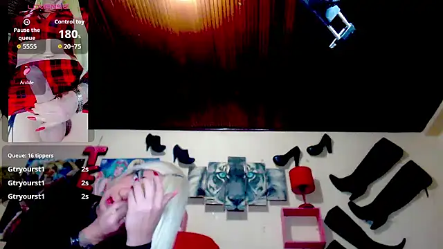 Snapshot of blondehot5v chatting on October 2025 12:01:02 PM blondehot5v online show from October 2025 12:01:02 PM