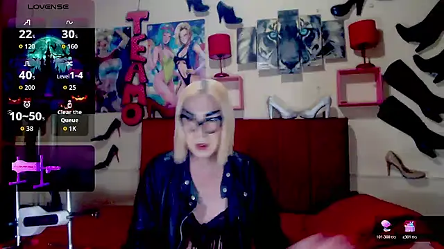 Snapshot of blondehot5v chatting on October 2025 12:18:02 PM blondehot5v online show from October 2025 12:18:02 PM