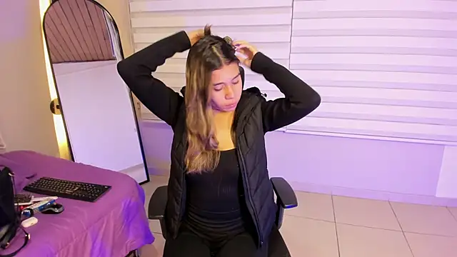 Snapshot of Rachell_criss chatting on October 2025 04:08:02 AM Rachell criss online show from October 2025 04:08:02 AM