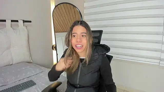 Snapshot of Rachell_criss chatting on November 2025 03:53:02 AM Rachell criss online show from November 2025 03:53:02 AM