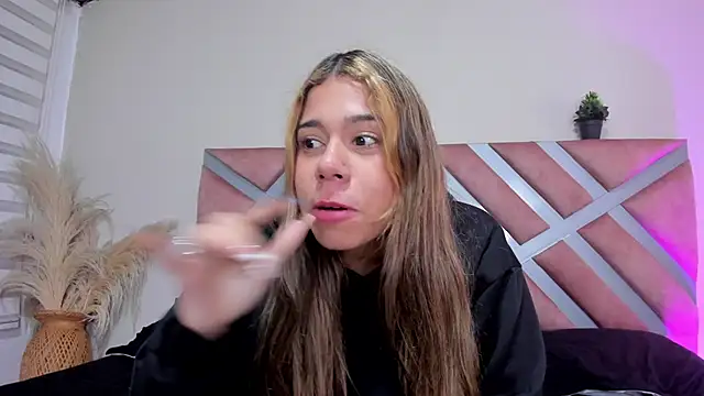 Snapshot of Rachell_criss chatting on June 2026 04:25:01 AM Rachell criss online show from June 2026 04:25:01 AM