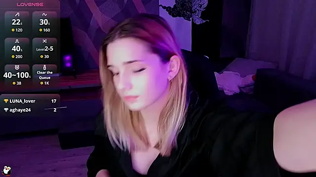 Sandy Belle online show from October 2025 06:15:02 PM