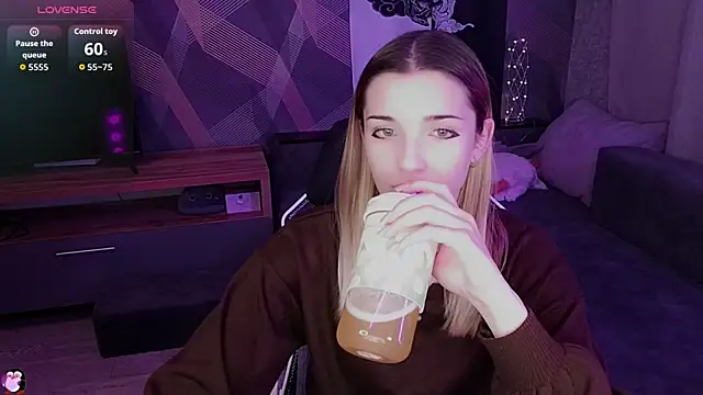 Sandy Belle online show from December 2025 07:55:01 PM