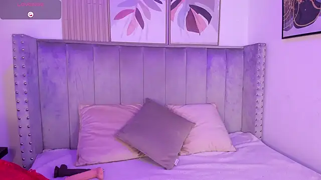 Seshat Hitt online show from September 2025 03:00:02 AM