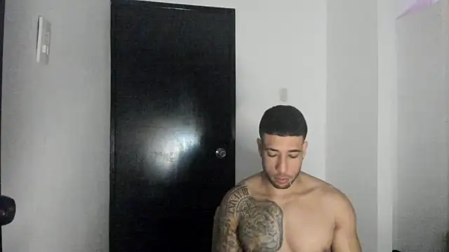 Snapshot of ThiagoLugo chatting on June 2026 06:04:01 AM ThiagoLugo online show from June 2026 06:04:01 AM