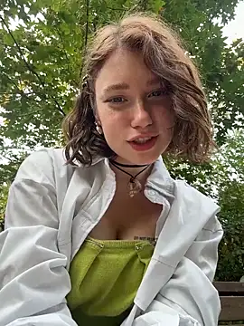 Snapshot of lucy-joy chatting on September 2025 12:18:01 PM lucy-joy online show from September 2025 12:18:01 PM