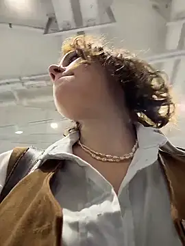 Snapshot of lucy-joy chatting on September 2025 10:29:01 AM lucy-joy online show from September 2025 10:29:01 AM