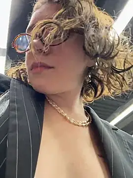 Snapshot of lucy-joy chatting on October 2025 09:38:02 AM lucy-joy online show from October 2025 09:38:02 AM