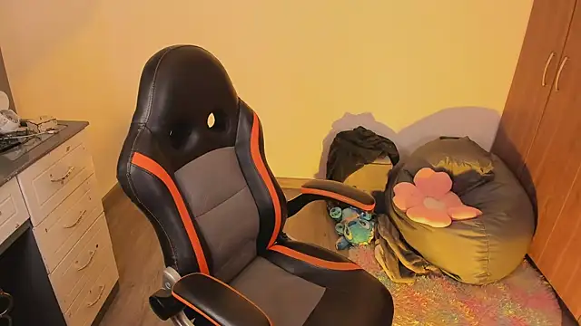 Snapshot of Verolake chatting on October 2025 03:18:01 PM Verolake online show from October 2025 03:18:01 PM