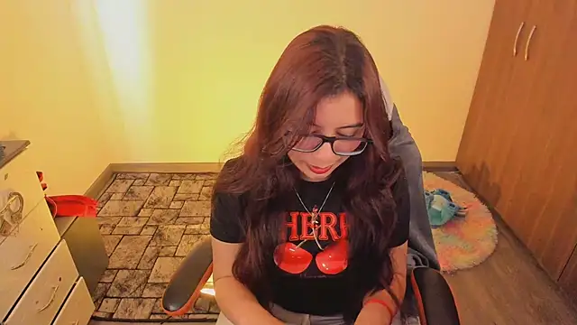 Snapshot of Verolake chatting on November 2025 06:42:02 PM Verolake online show from November 2025 06:42:02 PM