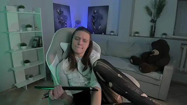 Snapshot of AlicePill chatting on November 2025 02:10:01 AM AlicePill online show from November 2025 02:10:01 AM