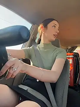 DollyTall online show from October 2025 09:39:02 AM