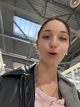 DollyTall online show from October 2025 11:44:02 AM