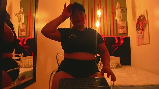 Snapshot of Laura_Sex19 chatting on October 2025 12:28:02 PM Laura Sex19 online show from October 2025 12:28:02 PM