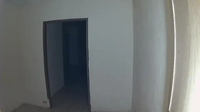 Snapshot of BlondZilla chatting on October 2025 08:18:01 AM BlondZilla online show from October 2025 08:18:01 AM