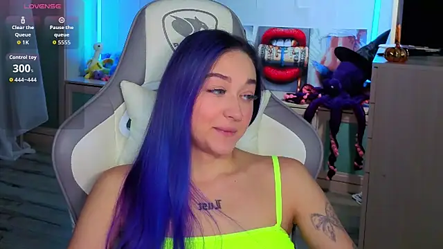 Snapshot of Im_suka chatting on November 2025 03:50:01 AM Im suka online show from November 2025 03:50:01 AM