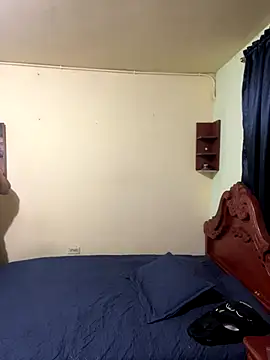 Snapshot of MaxDell chatting on September 2025 12:32:02 AM MaxDell online show from September 2025 12:32:02 AM