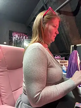 bigb00tycass online show from December 2025 07:41:02 PM