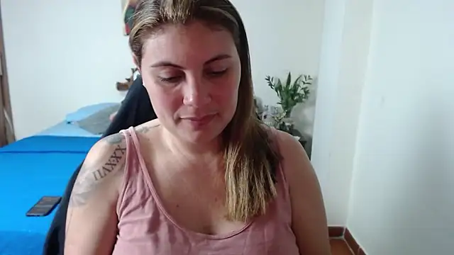 Snapshot of Secret_Bella chatting on November 2025 11:25:02 AM Secret Bella online show from November 2025 11:25:02 AM