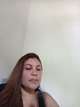 Snapshot of Secret_Bella chatting on December 2025 03:50:01 PM Secret Bella online show from December 2025 03:50:01 PM