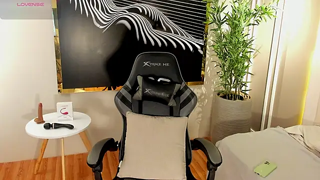 Snapshot of Skyyle_ chatting on November 2025 12:28:02 PM Skyyle online show from November 2025 12:28:02 PM