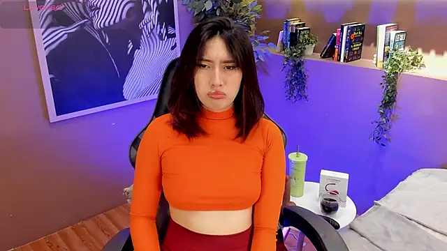 Skyyle  online show from April 2026 04:59:01 PM