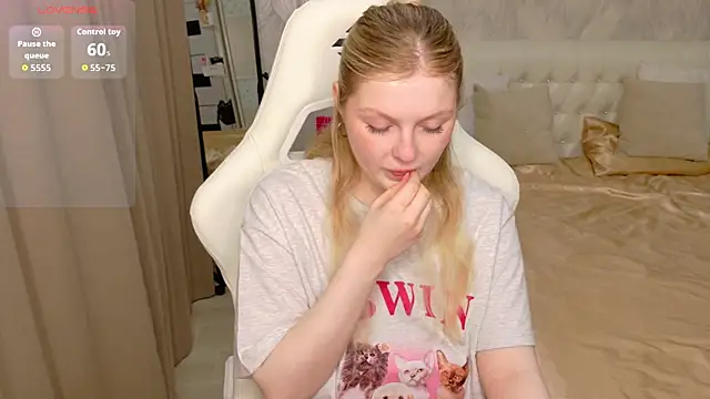 AmeliaDiamond online show from April 2026 12:33:01 AM