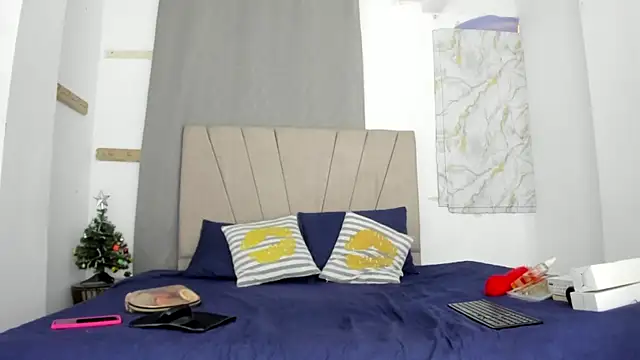 Snapshot of Lady_miss___ chatting on December 2025 12:32:01 PM Lady miss online show from December 2025 12:32:01 PM